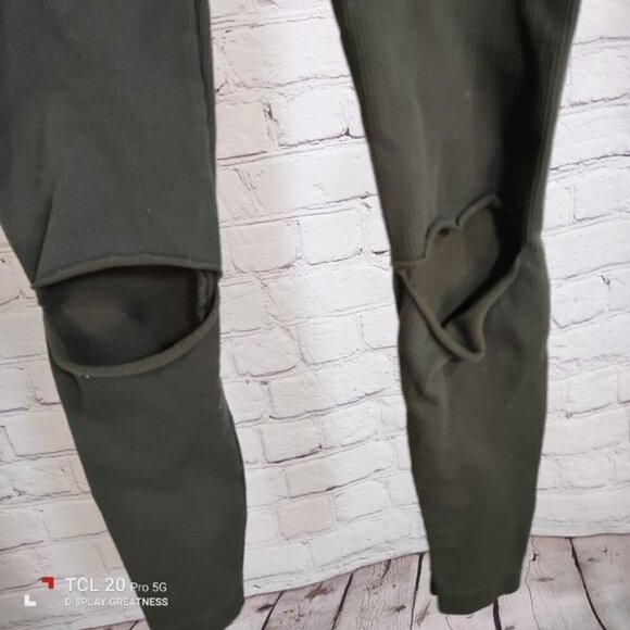 FREE PEOPLE Movement FP Green Slit Knee Ryanne Leggings XS - Picture 5 of 7